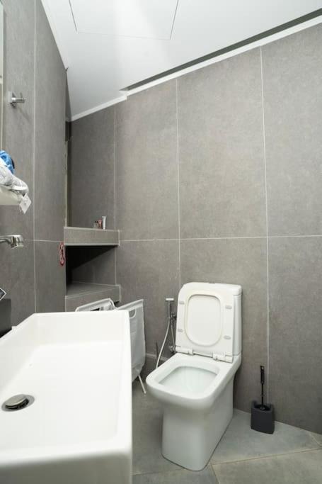 Homey Renovated 1 Bedroom Apartment In Kesariani Athen Eksteriør bilde